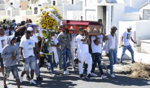 Sepultan restos de dos de los fallecidos en accidente en M&eacute;xico