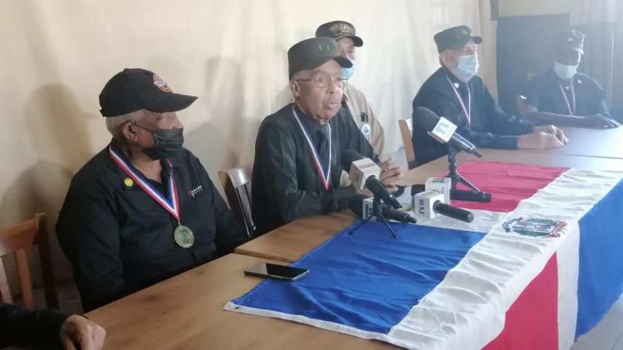 Militares constitucionalistas exhortan a Leonel y Danilo a apartarse de las elecciones del 2024 Militares constitucionalistas exhortan a Leonel y Danilo a apartarse de las elecciones del 2024