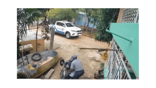 Policía investiga incidente en que agente golpea envejeciente en Samaná