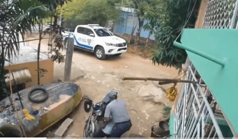 Policía investiga incidente en que agente golpea envejeciente en Samaná