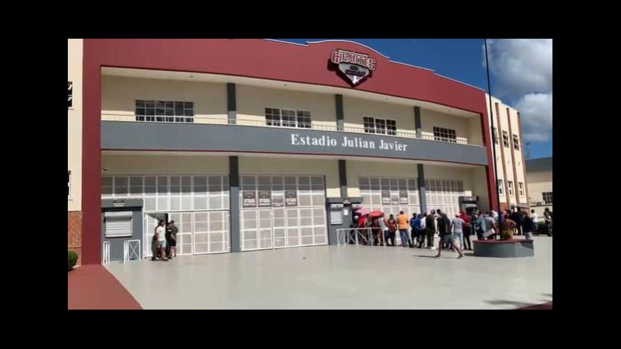 Policía investiga incidente en que resultaron heridos tres, en boletería estadio Julián Javier