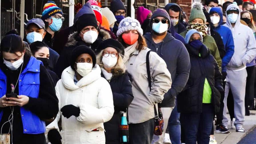 Explosión de ómicron colapsa todo tipo de servicios en EEUU
