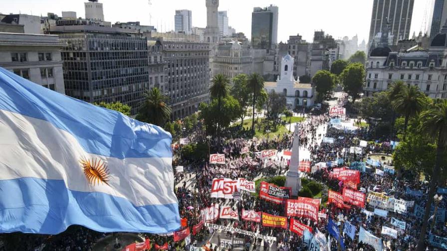 Argentina afirma que no aceptará ajuste fiscal del FMI