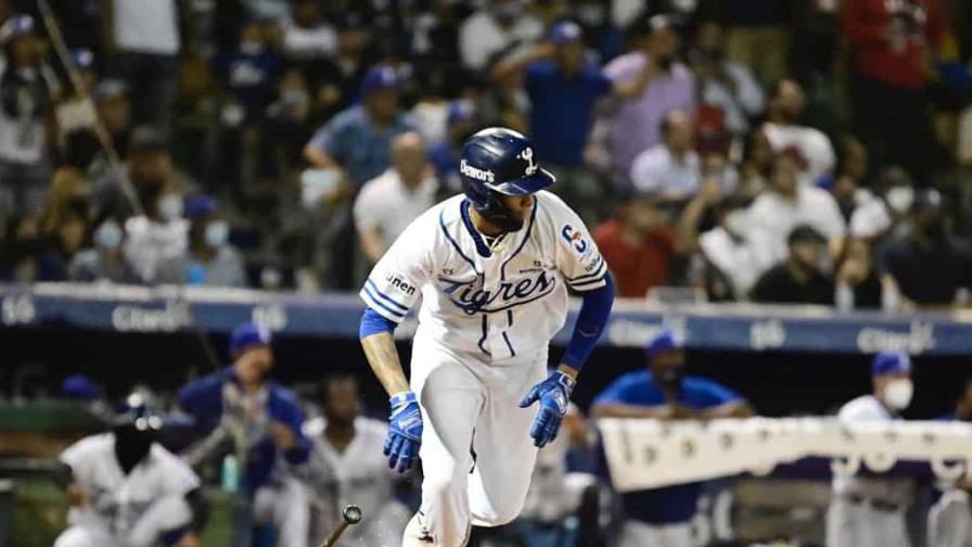 Alcántara enterró a las Águilas con jonrón y el Licey se aferra al segundo Alcántara enterró a las Águilas con jonrón y el Licey se aferra al segundo