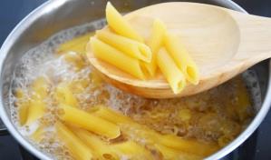 Pasta: cómo hacer que el agua no desborde, según la ciencia