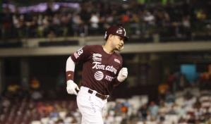 Joey Meneses conect&oacute; un jonr&oacute;n en triunfo de Tomateros