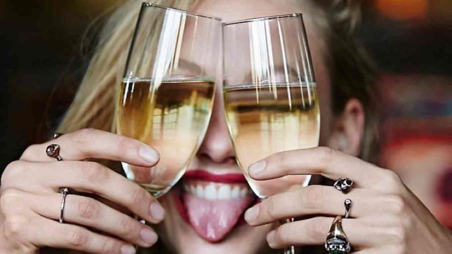 Con estos trucos de maquillaje puedes esconder la resaca