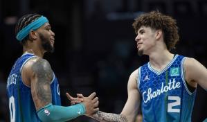 Rozier y Hornets propinan a Bucks tercer revés en cuatro partidos