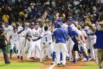 Fanáticos apuestan RD$100 mil en las gradas durante juego Águilas-Licey del viernes