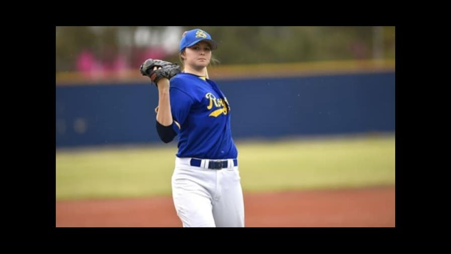 Joven de 17 años, primera en lanzar contra hombres en béisbol de Australia Joven de 17 años, primera en lanzar contra hombres en béisbol de Australia