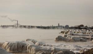 Rescatan a 27 personas de hielo flotante en Green Bay