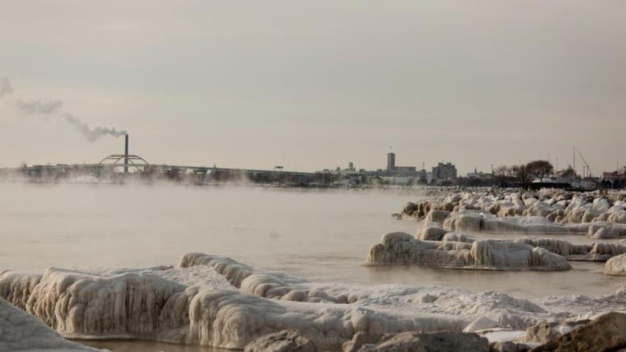 Rescatan a 27 personas de hielo flotante en Green Bay Rescatan a 27 personas de hielo flotante en Green Bay