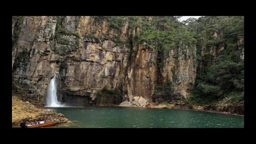 Suben a 10 los muertos tras caer una pared rocosa sobre unas barcas en Brasil