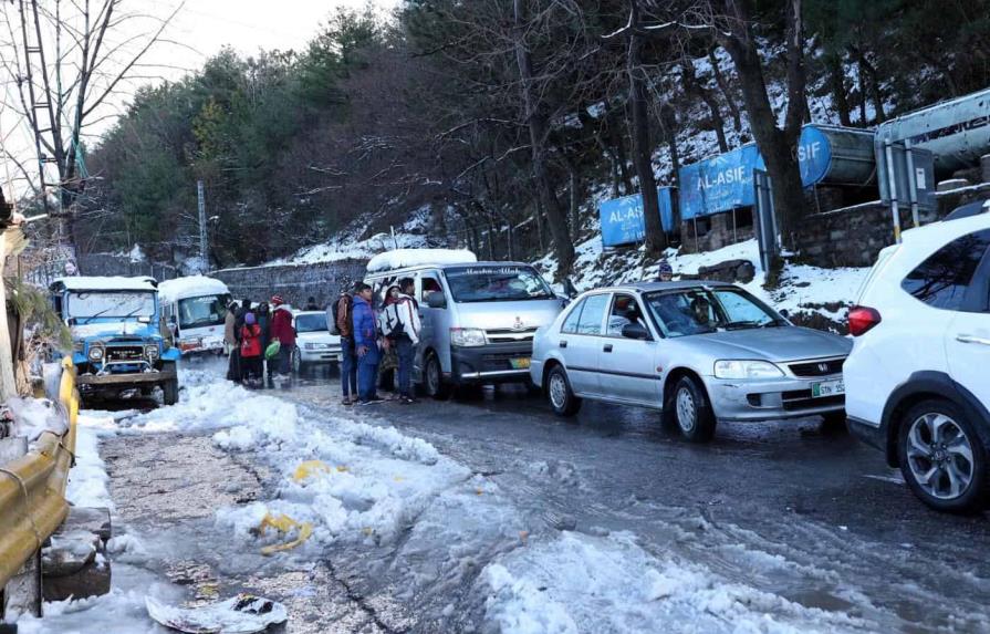 Elevan a 22 los turistas muertos en atasco durante una nevada en Pakistán