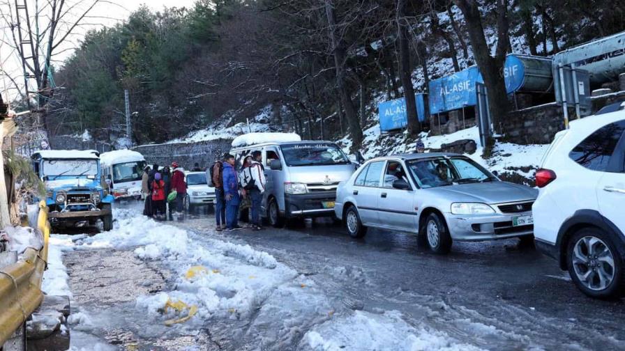Elevan a 22 los turistas muertos en atasco durante una nevada en Pakistán