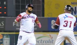 Jonrón de Juan Francisco decidió victoria de los Gigantes sobre las Águilas