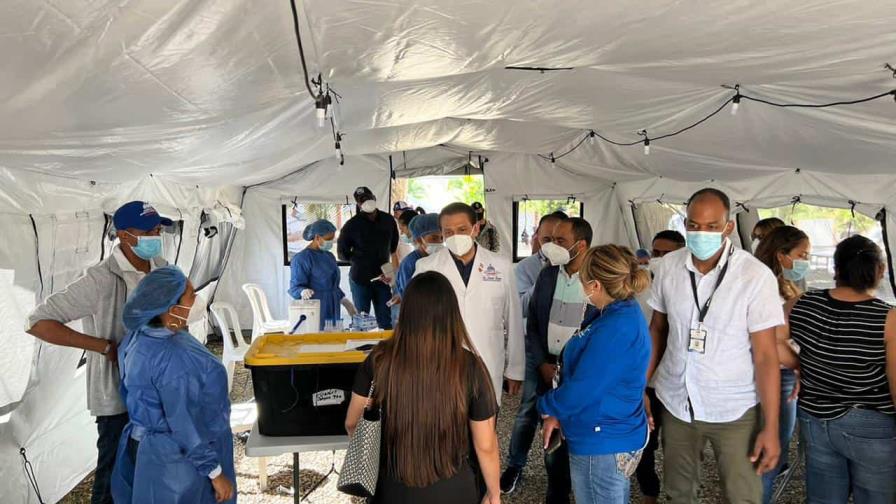 Ministro de Salud supervisa servicios en centros de pruebas COVID-19 en Santiago Ministro de Salud supervisa servicios en centros de pruebas COVID-19 en Santiago