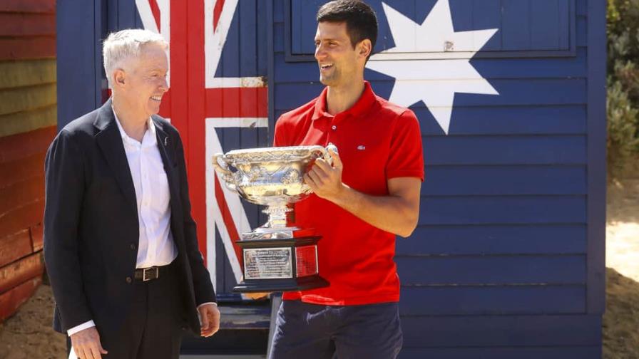 Juez australiano restaura visa del tenista Novak Djokovic