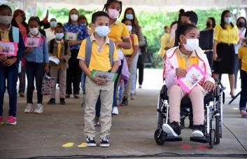 Colegio Médico y sectores de educación aconsejan enviar a los niños a las aulas