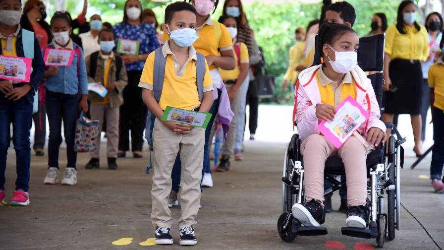 Colegio Médico y sectores de educación aconsejan enviar a los niños a las aulas