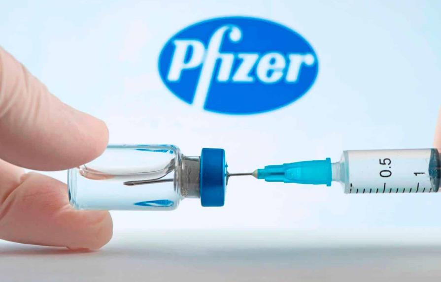 Pfizer dice que tendrá lista en marzo una nueva vacuna contra ómicron
