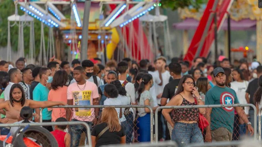 Capitaleños hacen vida común en medio de quinta ola del COVID-19 y “gripe mala” Capitaleños hacen vida común en medio de quinta ola del COVID-19 y “gripe mala”