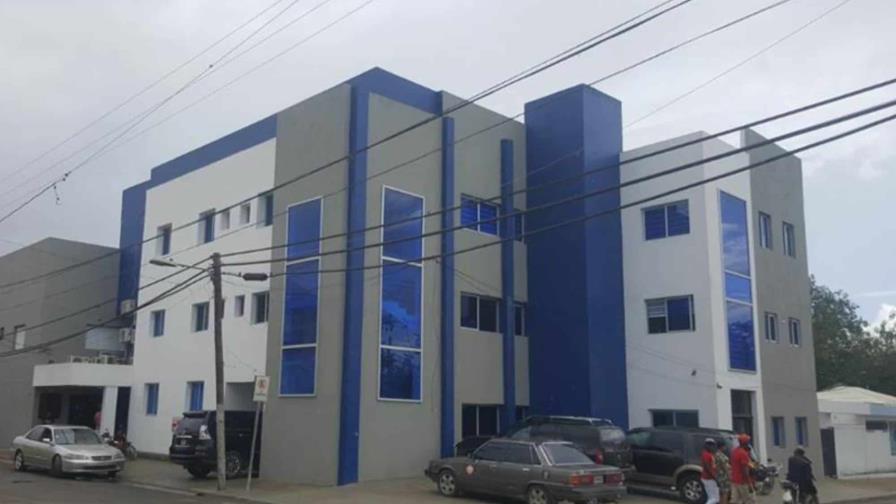 Niña muere atropellada por su padre mientras daba reversa en Espaillat