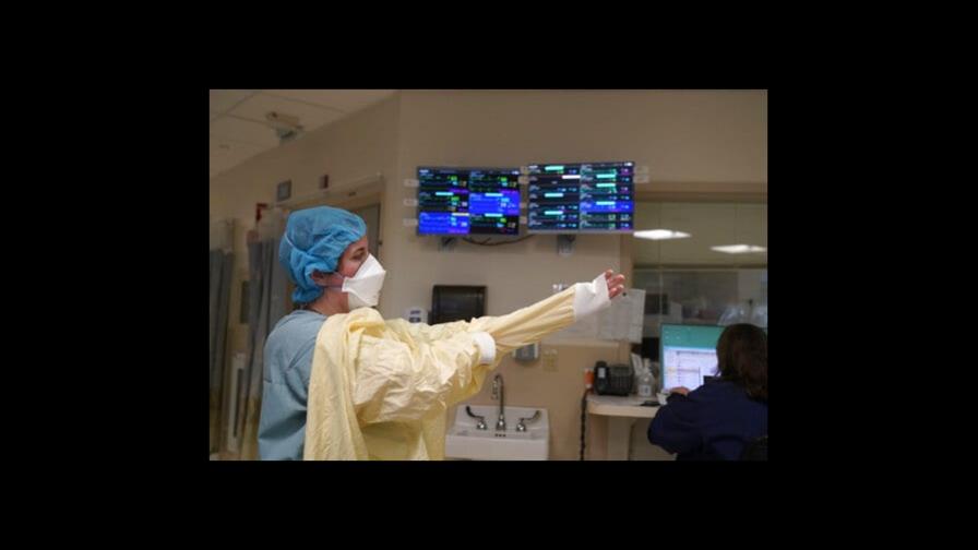 Hospitales de EEUU permiten laborar a personal con COVID-19