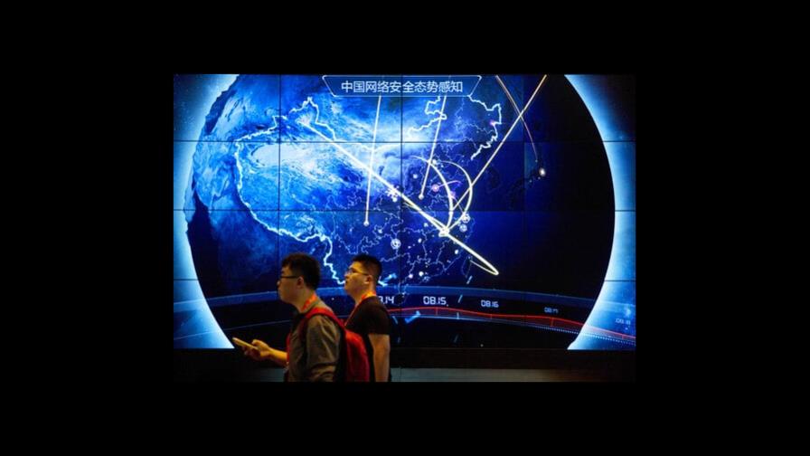 Davos: Hackeos y carrera espacial amenazan economía mundial