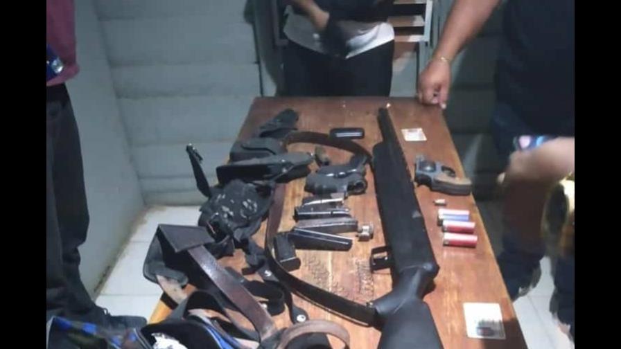 Hallan armas y pertrechos militares en busca de hombre que mató niño e hirió a expareja en Montecristi