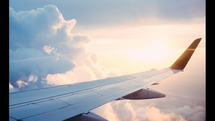 Ómicron paraliza la recuperación del transporte aéreo de pasajeros