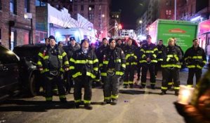 Realizan vigilia en honor a las víctimas del incendio en el Bronx