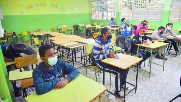 Pocos maestros y estudiantes se integran a las clases presenciales