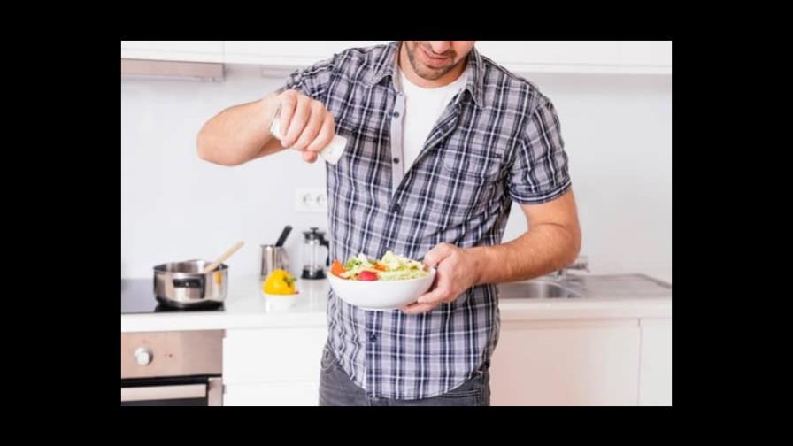 Así puedes reducir la sal en tu alimentación diaria
