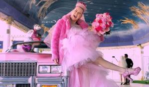 Mujer contrae matrimonio con su verdadero amor: el color rosado