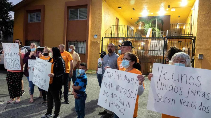 Hispanos en Florida protestan por subida del alquiler y posible desalojo