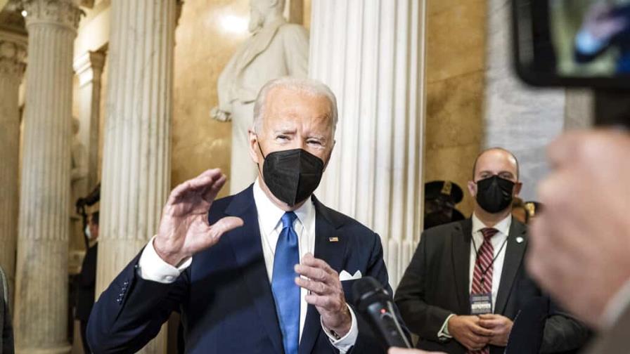 Corte Suprema de EEUU bloquea decisión de Biden de imponer vacunación en las empresas