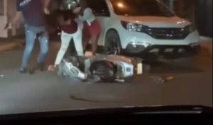 Santa Arias está recluida en una casa de acogida mientras su agresor está libre