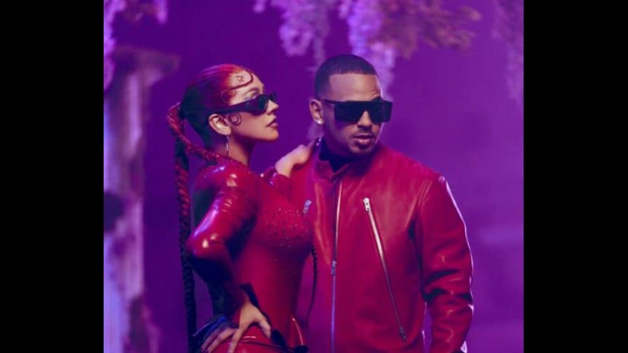 Christina Aguilera anuncia el estreno de Santo junto a Ozuna