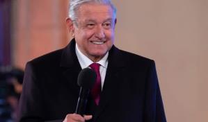 L&oacute;pez Obrador recomienda remedios y se re&uacute;ne con ministros pese a su COVID-19