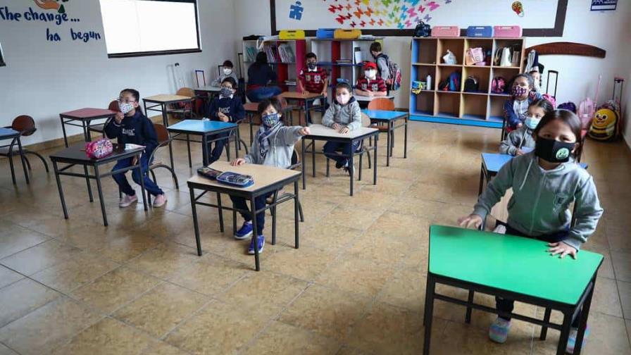 Reanudan clases presenciales voluntarias en Ecuador tras receso por la COVID-19 Reanudan clases presenciales voluntarias en Ecuador tras receso por la COVID-19