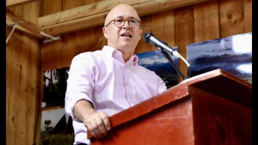 Domínguez Brito afirma es irresponsabilidad del Gobierno permitir aumento en los combustibles