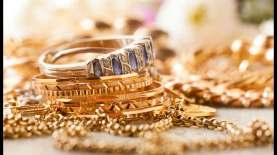 Tres mujeres roban prendas valoradas en RD$610,400 de una joyería en Villa Consuelo Tres mujeres roban prendas valoradas en RD$610,400 de una joyería en Villa Consuelo