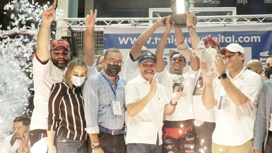 Club Centro campeón en torneo de baloncesto superior de Higüey