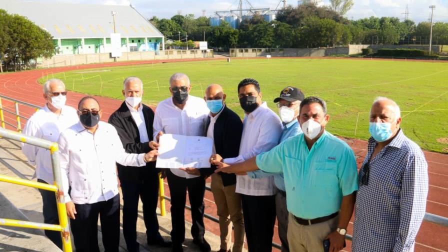 Entregan 15 millones de pesos para terminación del estadio Olímpico de Moca Entregan 15 millones de pesos para terminación del estadio Olímpico de Moca