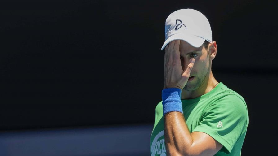 Djokovic enfrenta deportación tras cancelación de visa Djokovic enfrenta deportación tras cancelación de visa