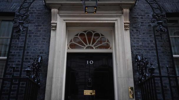 Downing Street se disculpa por fiestas durante el duelo al príncipe Felipe
