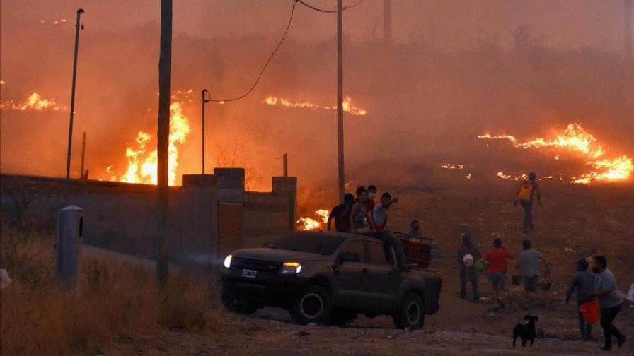 En medio de altas temperaturas, persisten los incendios en el sur de Argentina