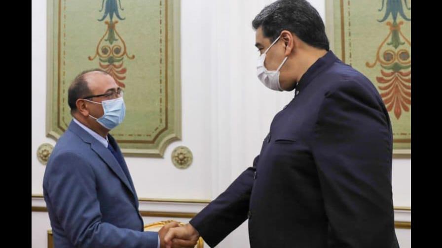 Nuevo gobernador opositor, electo en la tierra de Chávez, se reúne con Maduro