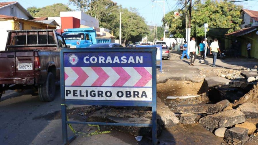 Explota otra vez tubería en Bella Vista, Santiago